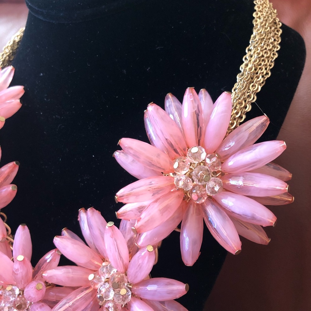 Pink necklace and earrings.New.